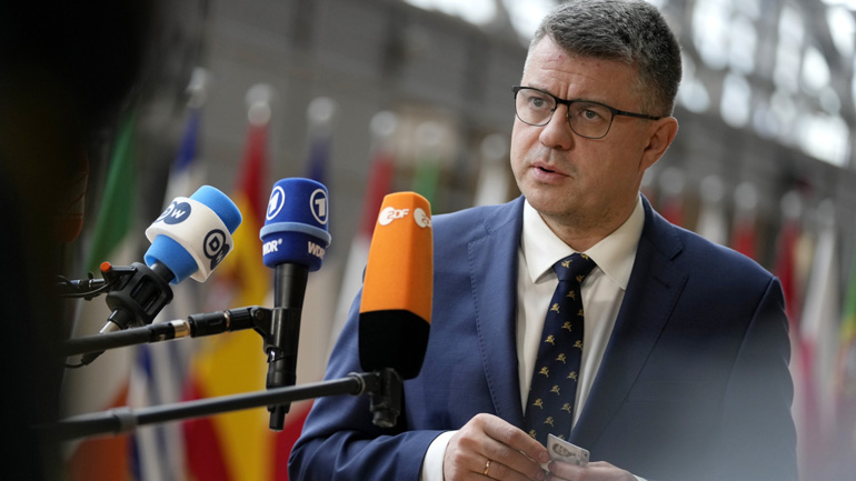 Κινδύνευσε ο ΥΠΕΞ της Εσθονίας από φωτιά στο αυτοκίνητό του στο Κίεβο