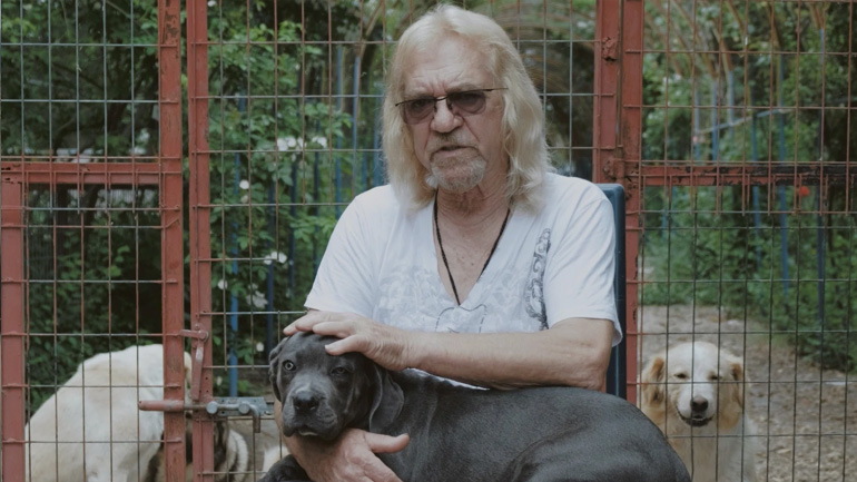 Ο «ξανθός μάγος» κατά κόσμον Γρηγόρης Παπαϊωάννου συνελήφθη για τον βιασμό της ανήλικης βαφτισιμιάς του στη Χαλκιδική Ο «ξανθός μάγος» κατά κόσμον Γρηγόρης Παπαϊωάννου συνελήφθη για τον βιασμό της ανήλικης βαφτισιμιάς του στη Χαλκιδική