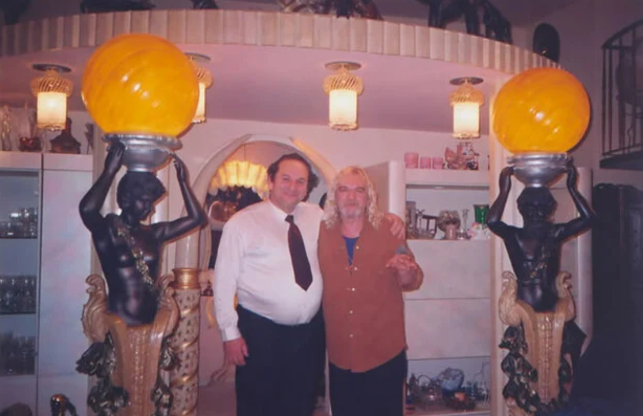 Εικόνες από το εσωτερικο του σπιτιού του