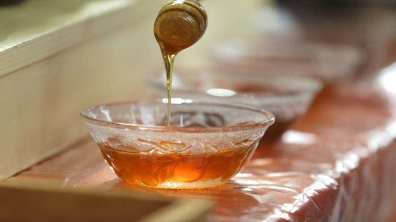 Οι μισές παρτίδες μελιού που εισάγονται στην Ευρωπαϊκή Ένωση υπάρχουν υποψίες ότι είναι νοθευμένες