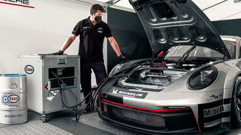 Χρυσάφι θα κοστίζουν τα συνθετικά καύσιμα που θα καίνε οι θερμικοί κινητήρες μετά το 2035