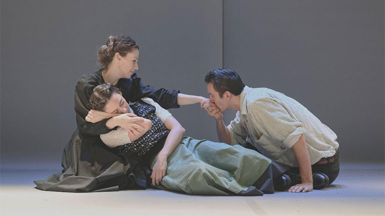 Τελευταίες παραστάσεις για το έργο «Η Απολογία της Μαρί Κιουρί» στο Θέατρο Αποθήκη