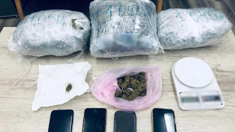 Πάτρα: Τέσσερις συλλήψεις για κατοχή τριών κιλών κάνναβης