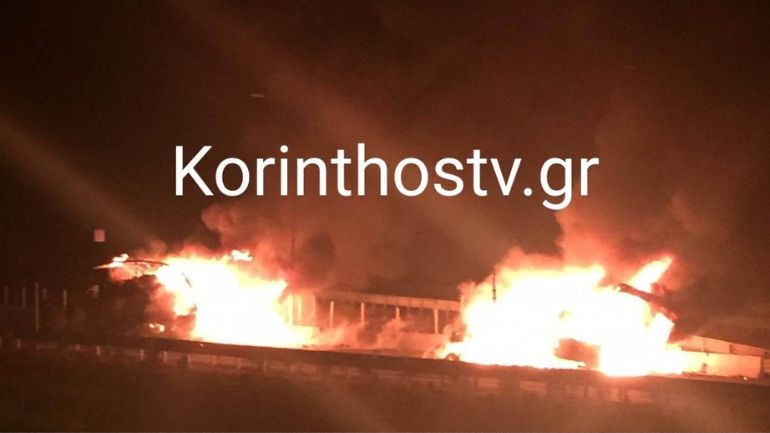 Λαμπάδιασε νταλίκα στην Εθνική οδό Κορίνθου-Πατρών στο ύψος του Δερβενίου