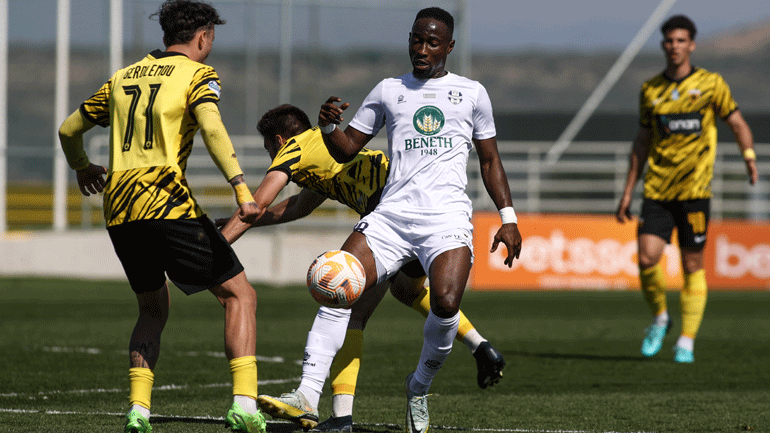 Super League 2: Ο Απόλλων Σμύρνης πέρασε από το «Σεραφείδειο», 2-0 την ΑΕΚ Β’