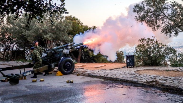Με 21 κανονιοβολισμούς από τον Λυκαβηττό άρχισαν οι εορτασμοί της 25ης Μαρτίου