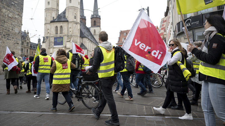 Γερμανία: Αισθητά τα πρώτα προβλήματα στις συγκοινωνίες, ενόψει της αυριανής απεργίας