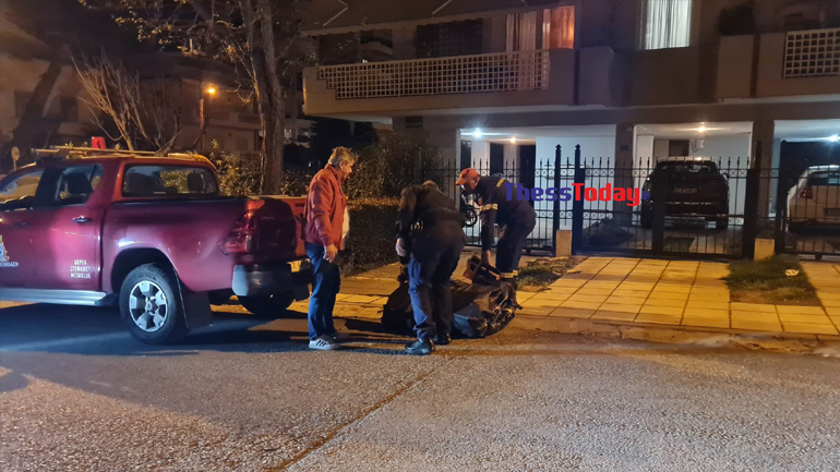 Συνεχίζεται το θρίλερ με τη γυναίκα που απειλεί να αυτοκτονήσει στη Θεσσαλονίκη