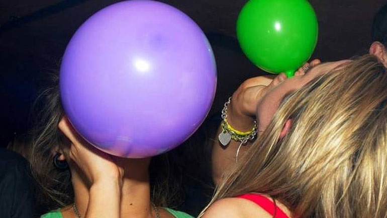 Βρετανία: Η κυβέρνηση θα απαγορεύσει το «αέριο του γέλιου»