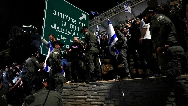 Ισραήλ: Χιλιάδες πολίτες διαδηλώνουν κατά της αποπομπής του υπουργού Άμυνας