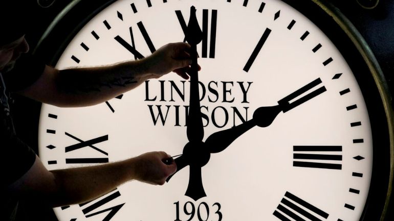 Με δύο διαφορετικές ώρες ξύπνησαν οι Λιβανέζοι λόγω της διαμάχης για τη μετάβαση ή μη στη θερινή ώρα