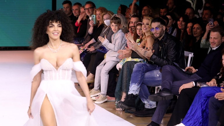 Μαρία Σολωμού: Η στιγμή που ο Mente Fuerte «εισέβαλε» στην πασαρέλα