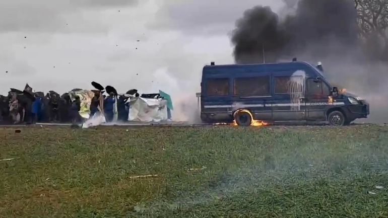 Εξακολουθεί να «βράζει» η Γαλλία: Νέες συγκρούσεις διαδηλωτών με την αστυνομία