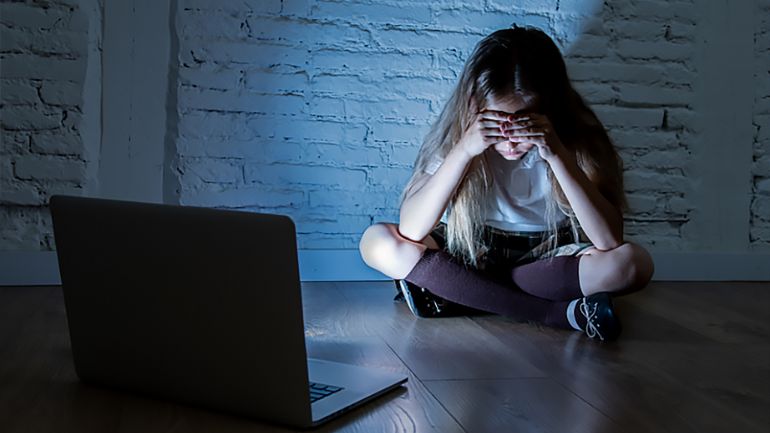 Ρόδος: Δύο ανήλικοι εμπλέκονται σε διακίνηση υλικού παιδικής πορνογραφίας σε γυμνάσιο