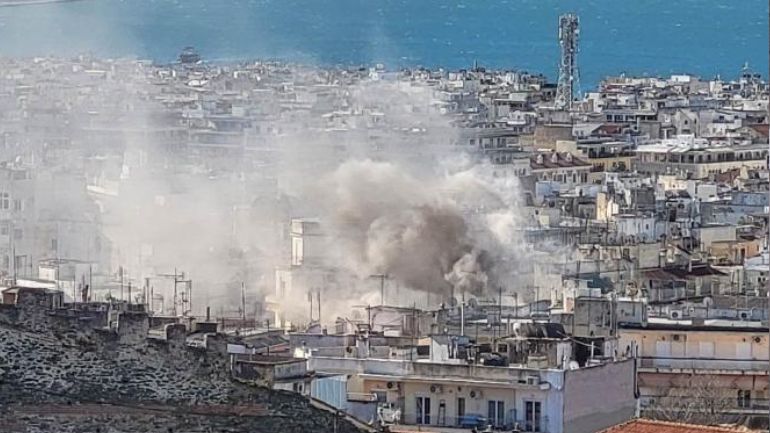 Θεσσαλονίκη: Φωτιά σε σπίτι στο κέντρο της πόλης