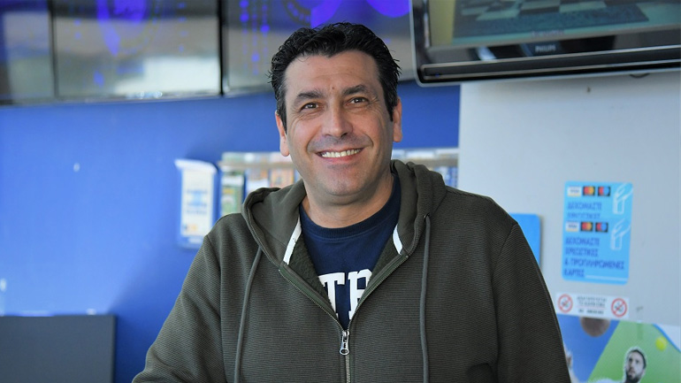 Νίκος Χρονόπουλος, ιδιοκτήτης του τυχερού καταστήματος ΟΠΑΠ στον Χολαργό.
