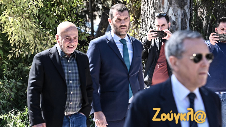 Γιάννης Αλαφούζος και Λεωνίδας Μπουτσικάρης προσέρχονται στα γραφεία της ΕΠΟ