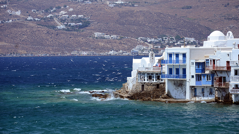 Κινητοποιήσεις στη Μύκονο με αφορμή την επίθεση κατά του αρχαιολόγου Μ. Ψαρρού