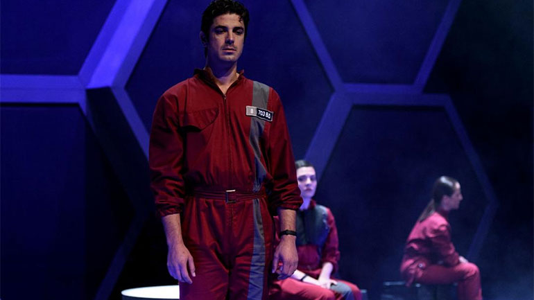 Τελευταίες παραστάσεις για το «42497» του Γιώργου Καπουτζίδη στο Θέατρο Ήβη