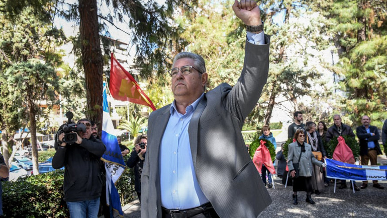 Οι ατάκες του Δημήτρη Κουτσούμπα έγιναν… λαμπάδες