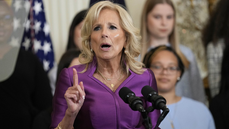 Στο Τενεσί η Τζιλ Μπάιντεν για την αγρυπνία στη μνήμη των θυμάτων του μακελειού