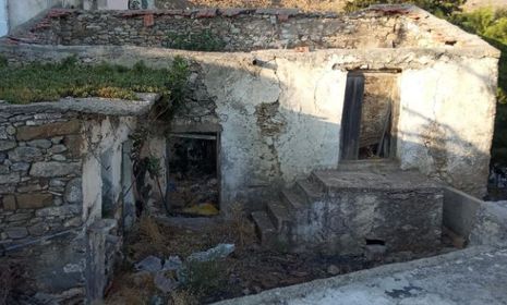 Φωτογραφία του ετοιμόρροπου σπιτιού