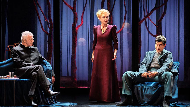 Η παράσταση «Βρυκόλακες» του Χένρικ Ίψεν επανέρχεται στο Εθνικό Θέατρο