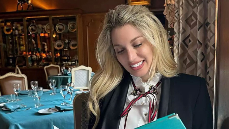 Το πρώτο ταξίδι της Κωνσταντίνας Σπυροπούλου στο εξωτερικό μετά τη γέννηση του γιου της