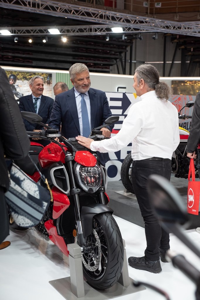 Ο Περιφερειάρχης Αττικής Γιώργος Πατούλης ενδιαφέρθηκε για την νέα Diavel V4!