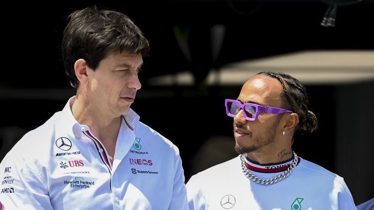 O Toto Wolff εμπιστεύεται τον Hamilton και διαρκώς τον συμβουλεύεται για να βελτιώσει το μονοθέσιο
