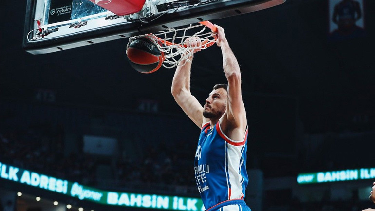 Euroleague: «Ζωντανή» για την οκτάδα η Εφές, 86-67 τη Βίρτους