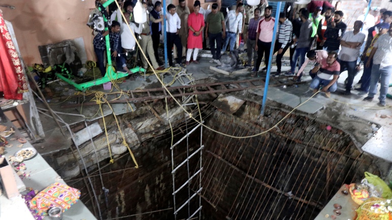 Ινδία: Τουλάχιστον 13 πιστοί σκοτώθηκαν όταν κατέρρευσε το πάτωμα ενός ινδουιστικού ναού