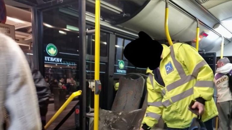 Κατέρρευσε κομμάτι της οροφής λεωφορείου πάνω σε επιβάτες