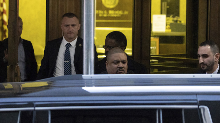 Η εισαγγελία του Μανχάταν επικοινώνησε με δικηγόρο του Τραμπ για να διευθετηθεί η «παράδοσή του» στη δικαιοσύνη