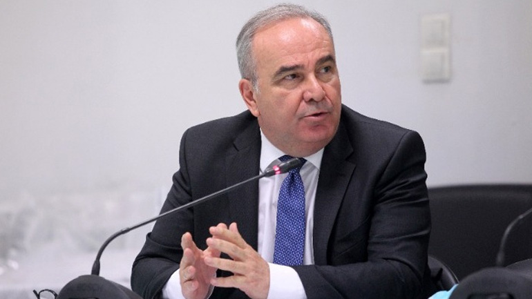 Μέλη του Ρουβίκωνα πέταξαν τρικάκια στο σπίτι του Νίκου Παπαθανάση