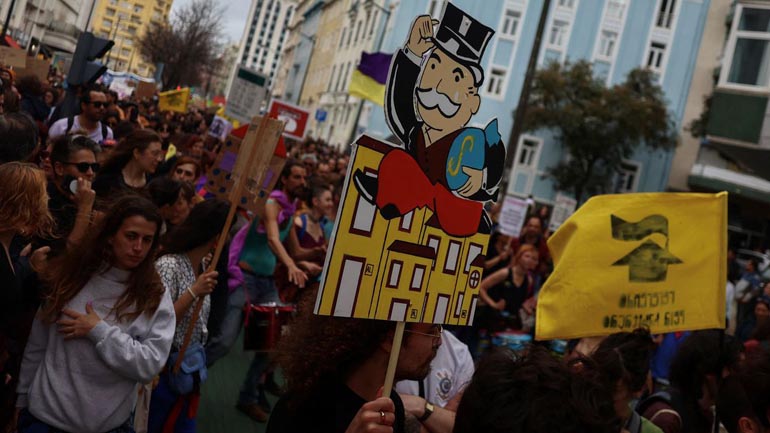 Πορτογαλία: Χιλιάδες άνθρωποι διαδήλωσαν κατά του αυξανόμενου κόστους στέγασης