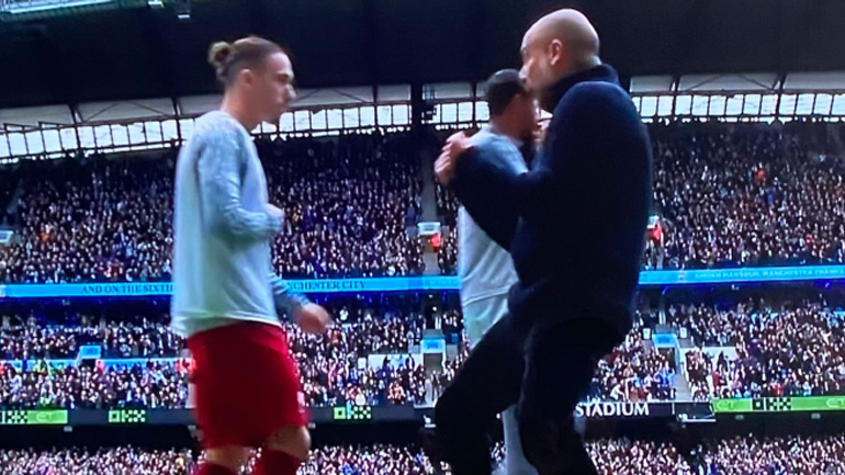 Ο Γκουαρντιόλα πανηγύρισε έξαλλα μπρόστα στο πρόσωπο του Τσιμίκα!