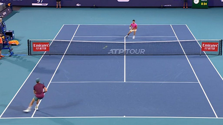 Miami Open: Ο πόντος της χρονιάς στον ημιτελικό του Αλκαράθ με τον Σίνερ! Miami Open: Ο πόντος της χρονιάς στον ημιτελικό του Αλκαράθ με τον Σίνερ!