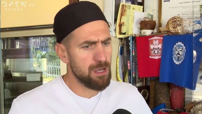 Survivor All Star: Ο Κώστας Παπαδόπουλος εξηγεί για το βίντεο που δείχνει την παραγωγή να ταΐζει τους παίκτες