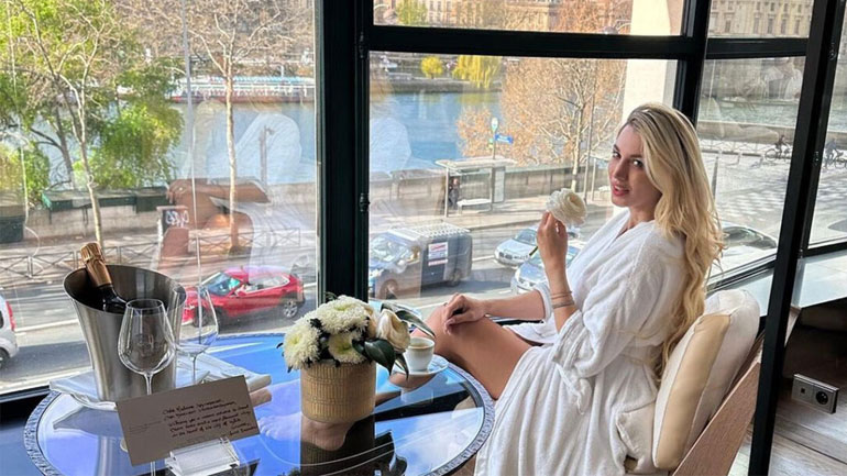 Κωνσταντίνα Σπυροπούλου: Χλιδάτες διακοπές στο Παρίσι – Το δωμάτιο με θέα τον Σηκουάνα και η τσουχτερή τιμή