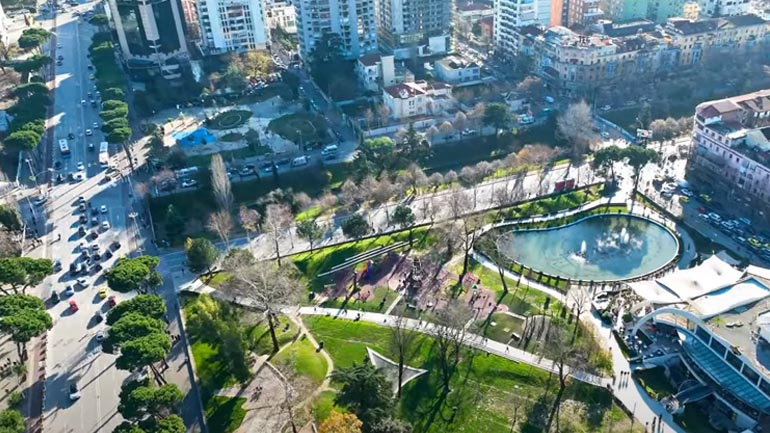 Γνωρίστε τα Τίρανα από ψηλά