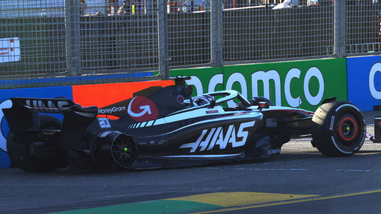 Δεύτερη κόκκινη σημαία στο Grand Prix της Αυστραλίας δύο γύρους πριν την καρό σημαία