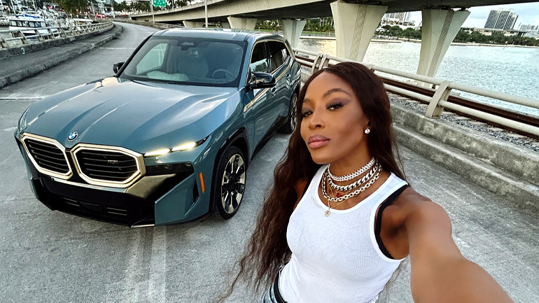 Η Ναόμι Κάμπελ θα πρωταγωνιστήσει στο παγκόσμιο λανσάρισμα της BMW XM