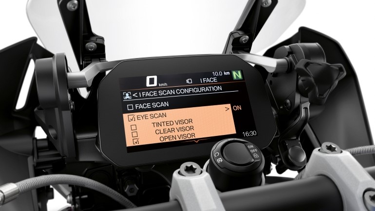 Η BMW Motorrad παρουσιάζει το BMW iFace για το ξεκλείδωμα της μοτοσυκλέτας