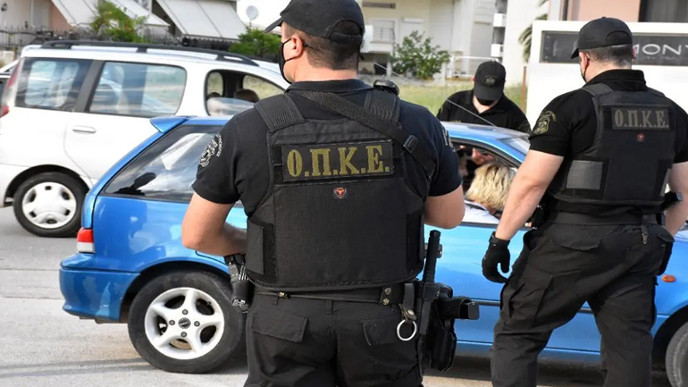 Συνελήφθη πασίγνωστος τράπερ με πιστόλι στο Ίλιον από την ΟΠΚΕ
