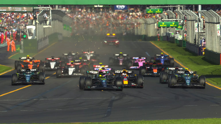 Θρίλερ στο Grand Prix Αυστραλίας: Φωτιές, τέσσερις εκκινήσεις και 8 εγκαταλείψεις!