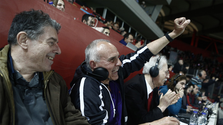 Για πρώτη φορά απόψε στο Καραϊσκάκη έγινε εφαρμογή της υπηρεσίας ακουστικής περιγραφής για άτομα με προβλήματα όρασης