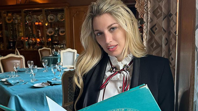 Η Κωνσταντίνα Σπυροπούλου απαντά σε follower της: «Η μόνη παρείσακτη είστε εσείς στο προφίλ μου»