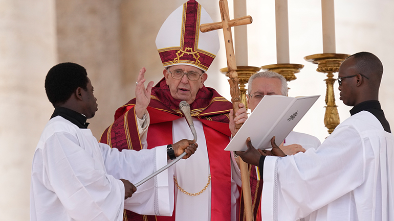 Βατικανό: Χοροστάτησε στην λειτουργία ο πάπας Φραγκίσκος -Ευχαρίστησε αυτούς που προσευχήθηκαν για την υγεία του