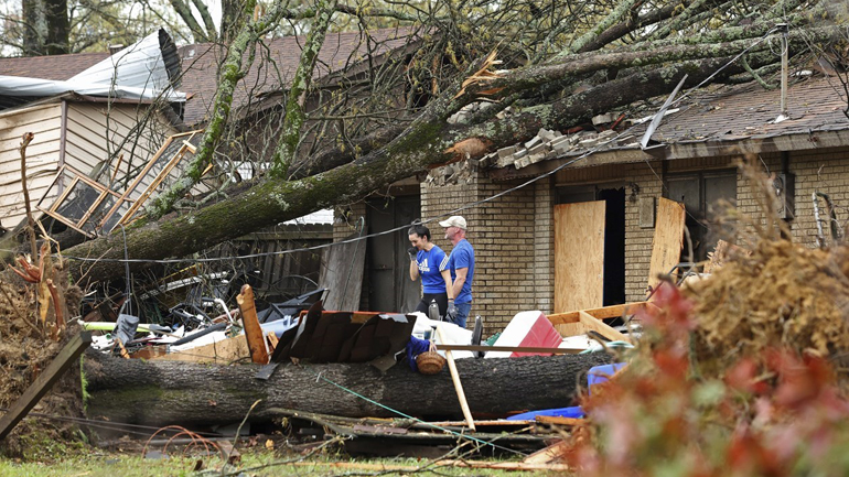 Στους 21 αυξήθηκαν οι νεκροί από τους ανεμοστρόβιλους και τις σφοδρές καταιγίδες στις ΗΠΑ